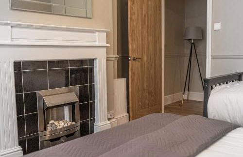 Comfortable 5-Bedroom House in Cheltenham - Foto 10