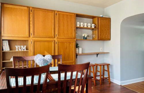 Green Roof Inn - Centrally Located 2BR/1BA Home - Foto 22