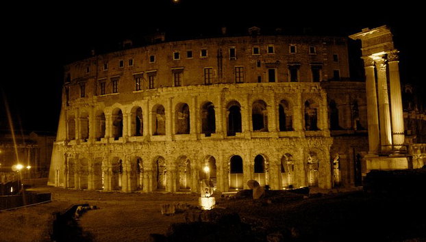 Ghetto judío y Trastevere privado - Foto 4, Descubra el teatro al aire libre en Roma, Italia, construido en los últimos años de la República romana.