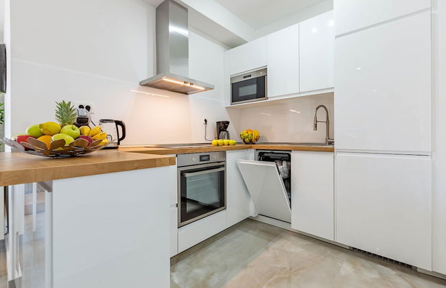 Exquisite Prestige Luxury Apartments With Shared Pool - Photo 24