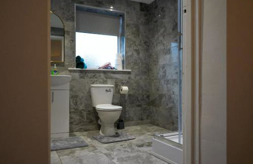 Modern 2-Bed House Free Parking Contractors & Families Friendly Rotherham - Foto 35