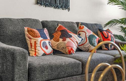 Serene Space with Easy City Access - Foto 44