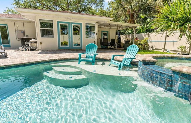 Home with Pool & Hot Tub Close to Beach - Foto 1