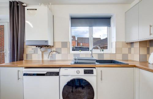 Contractors Retreat 3 bedroom house, sleeps up to 7, free parking - Foto 13