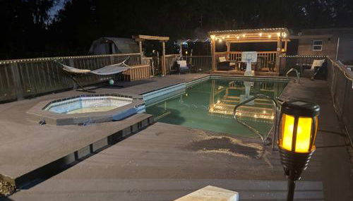 Farmhouse Oasis w Pool Heated Spa Treehouse and Game Room Located Centrally off I-4 - Foto 2