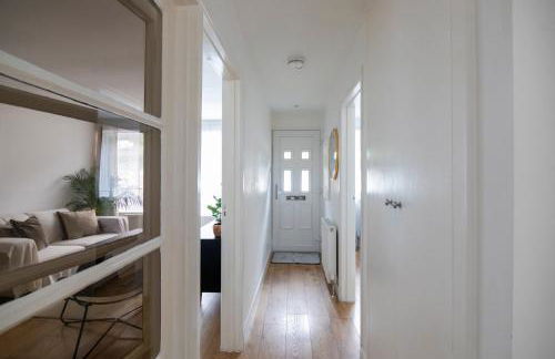 Gorgeous Modern Apartment near Redhill Station inc Private Garden & Parking - Foto 20