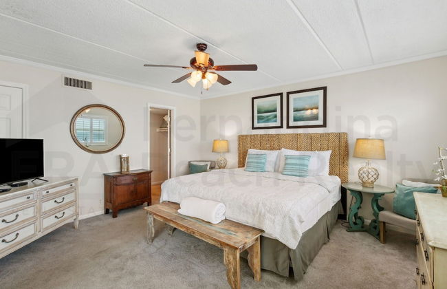 Upper Unit Condo Overlooking Both the Ocean Pier and Swimming Pool by RedAwning - Foto 4