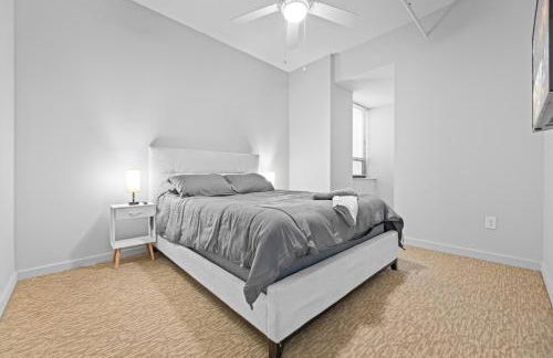 Spacious 2 BD Apt l Downtown Cleveland l Free Parking - Photo 12