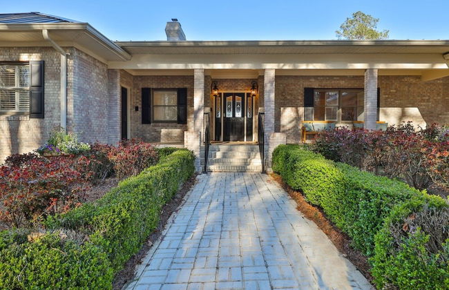 7BR Lakefront Haven Pool Hot Tub Gated 4acres - Foto 74