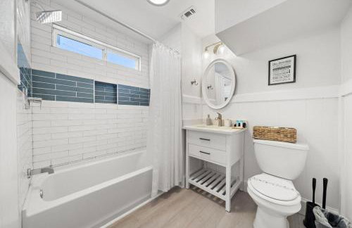 Oceanfront home with pool, large decks, fire pit and private walkover to the beach - Foto 18