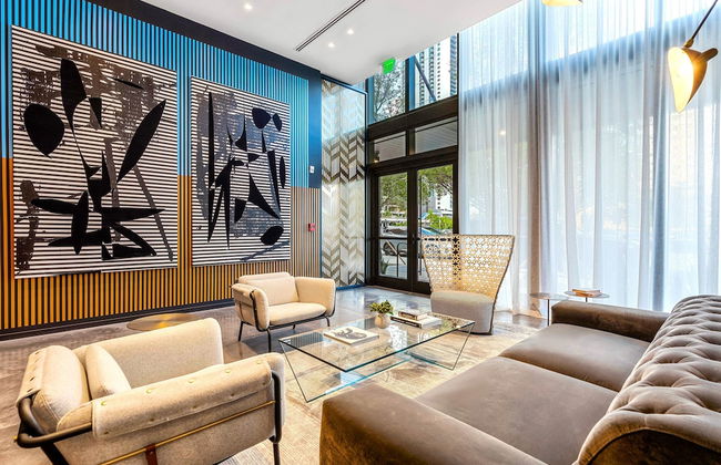 Luxurious Condo Downtown Miami Heart - Photo 1