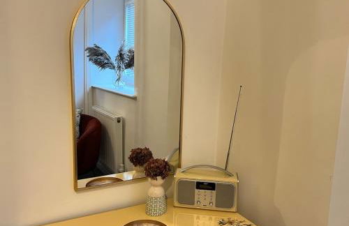 Old Betting Shop for 3 & Furry Friend - Photo 36