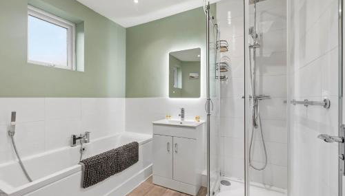 Seven Space - Church Close - Foto 4, towels, Shower