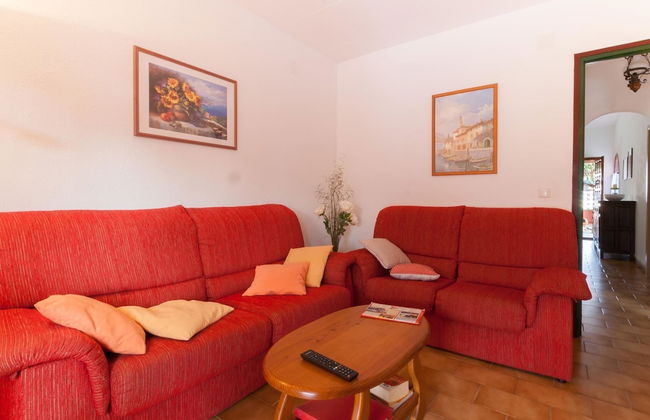 Peaceful Holiday Home in Costa Brava With Private Pool - Foto 5