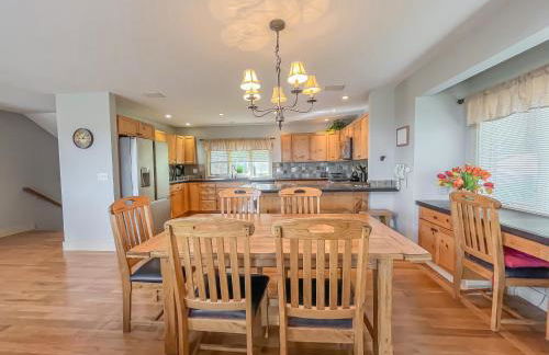 Luxury Stunning Mountaintop Home with Hot Tub and Lake Views - Foto 6