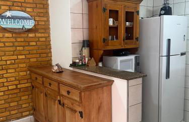 Entre Três Praias - Enseada 200m, Perequê Mirim 200m, Sta Rita 300m, Com Ar Condicionado e Churrasqueira - Foto 11