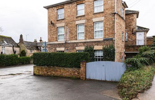 Central Stamford Apartment with private parking - Foto 43