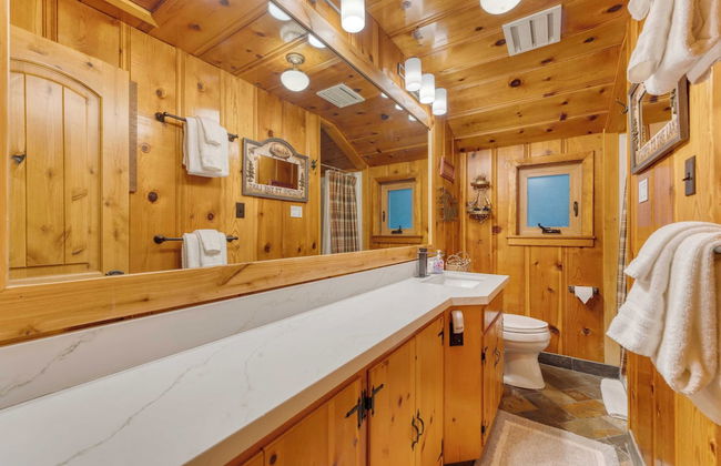 Lakefront Haven by Avantstay Minutes to Ski Resorts Private Dock - Photo 29