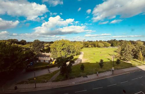 Stylish 2 bed 2 bath apt in Wembley - Foto 42