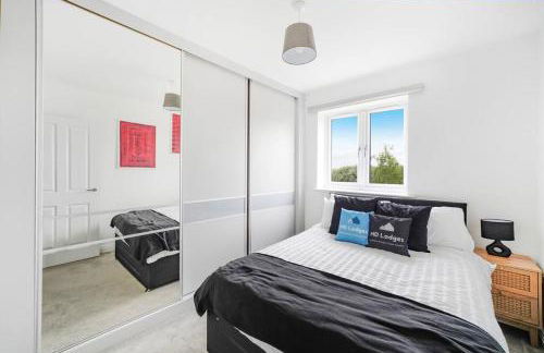 5-BR Home 7-Beds Wi-Fi Parking, Great for Contractors Peterborough, Wi-Fi - Foto 1