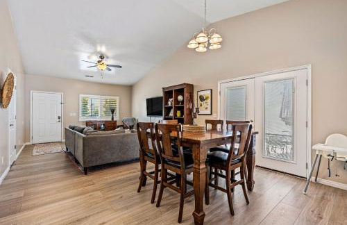 Fully Stocked Home with Hot Tub and Private Yard - Photo 20