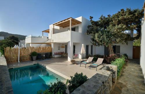 Private Luxury Scarlet beachfront villa, Molos, Paros - Photo 17