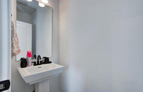 Specious Luxury wRooftop 1 mi DT Indy Sleeps 6 - Foto 78
