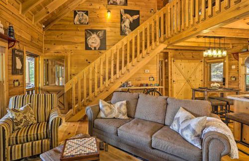 Lovely Log Cabin and Bunkhouse with Views and Yard! - Foto 5