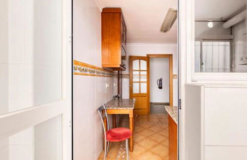 Amplio piso con 4 habitaciones para disfrutar de Málaga con parking gratuito - Photo 17