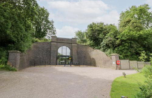 The Tunnel at Bridge Lake Farm and Fishery - Foto 26