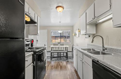 Alder Stay 3BD Townhome in Heart of Arlington - Foto 13