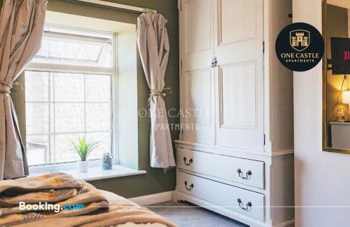 Exclusive Deals l Last-Minute Specials l Free Parking I Short term Booking l Garden I Sleeps Up to 6 l 3 Bed & 2 Bath I One Castle Apartments Short-lets and Serviced Accommodation - Photo 6