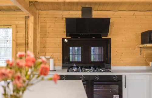 Countryside Cabin on 5 Acres Countryside with Outdoor Firepit, Cinema and converted Stables - Foto 12