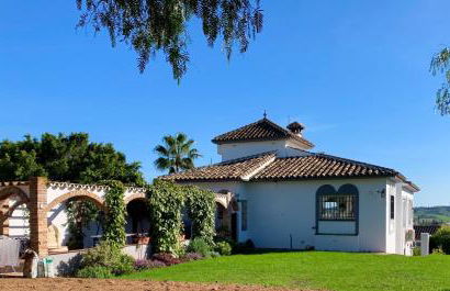 Villa with a big garden and heated pool - Photo 6