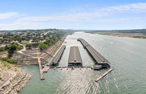 Lake Travis Retreat - 5BR with BBQ & Pickleball - Foto 42