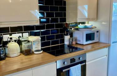 Windows over Stroud - 2BR Penthouse in Historic Building - Foto 6