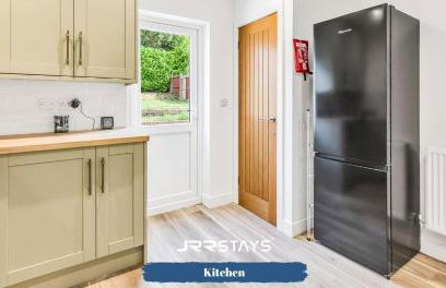 Dudley - Stylish 3 Bedroom Sleeps 6 Wi-Fi - JRR Stays - Foto 29