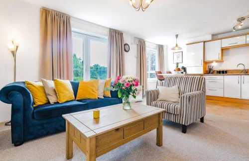 2BR Flat Near City Centre with Free Parking - Foto 3