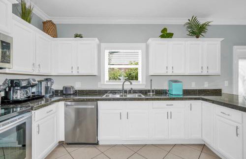 Two Homes, Private Pool, Game Room & Steps to the Beach - Foto 26