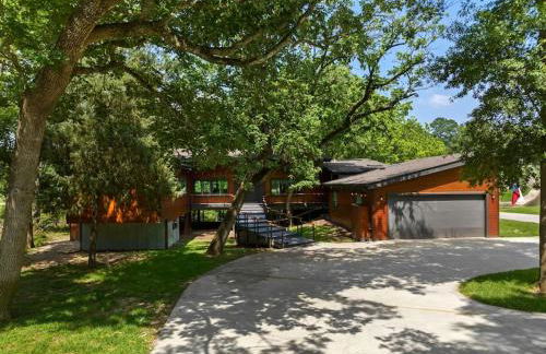 LUX Treehouse on Private Lake next to Lake Conroe with Game room, Paddleboards, Lake Views, and more! - Foto 66