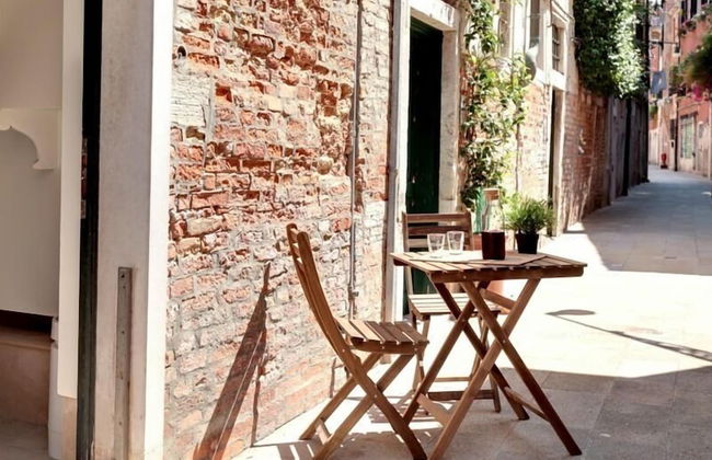 Guggenheim Collection Venice Apartment - Photo 16