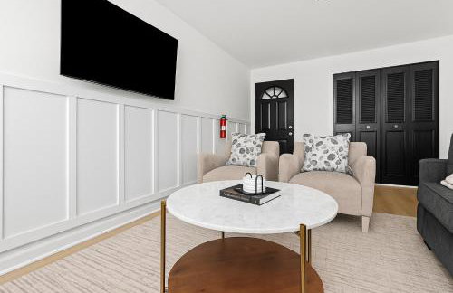 Bright & Spacious Flat Near the Heart of Royal Oak - Photo 19