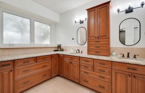 Tropical Pool Oasis - 5 BR Foosbal Cinema - Photo 21