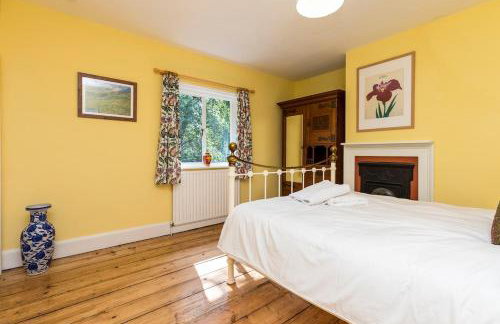 Large family home based at Westerlands Farm - Photo 4