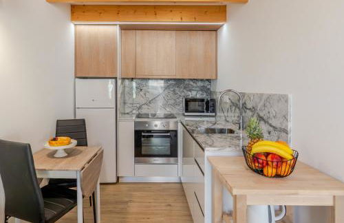 Authentic Studio with Terrace by HostWise - Foto 13