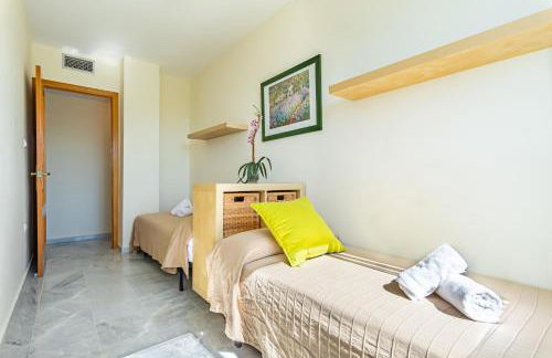 Sun & Sand Beach Apartment - Photo 20