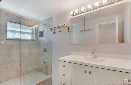 The Collins - Beachfront Bliss & Art Deco Ocean View - Foto 13