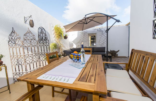 Charming Townhouse With Aircon Only 500m From the Marina and the Typical Market - Foto 24