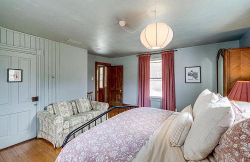 3 and Picturesque Acres! Historic Lexington Farmhouse - Foto 12