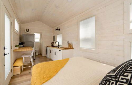 Stay Portland - The Tiny Oasis Steps to Local Coffee & Restaurants - Photo 47